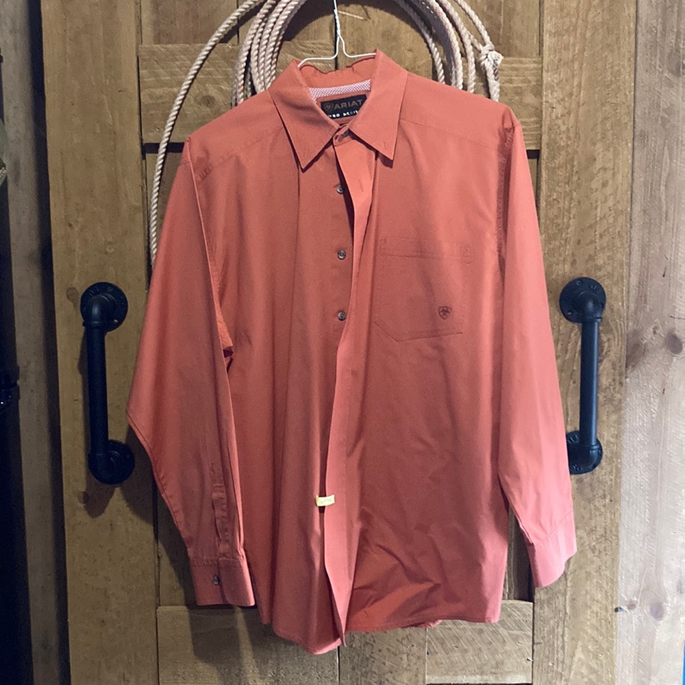 Ariat Pro Series large men’s shirt orange in color fits great